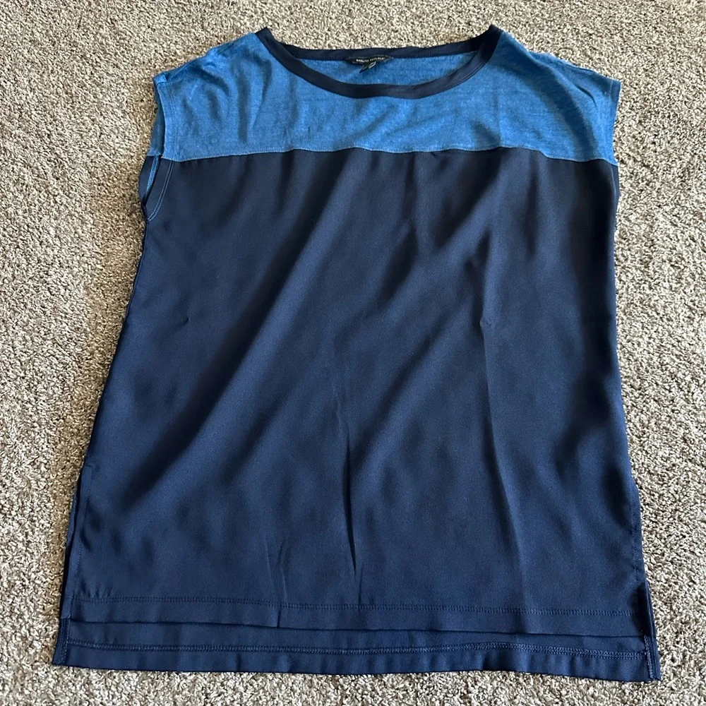 Banana Republic blue two tone sleeveless linen blouse front pocket small
